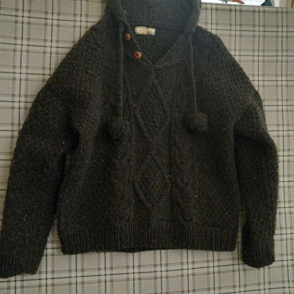 100% Handmade Wool Hooded Sweater W/Pom Pom Strings